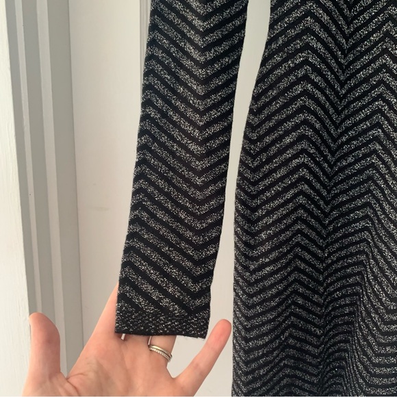 Express Dress Womens XS Extra Small Black Silver Chevron Striped Long Sleeve - Picture 6 of 9
